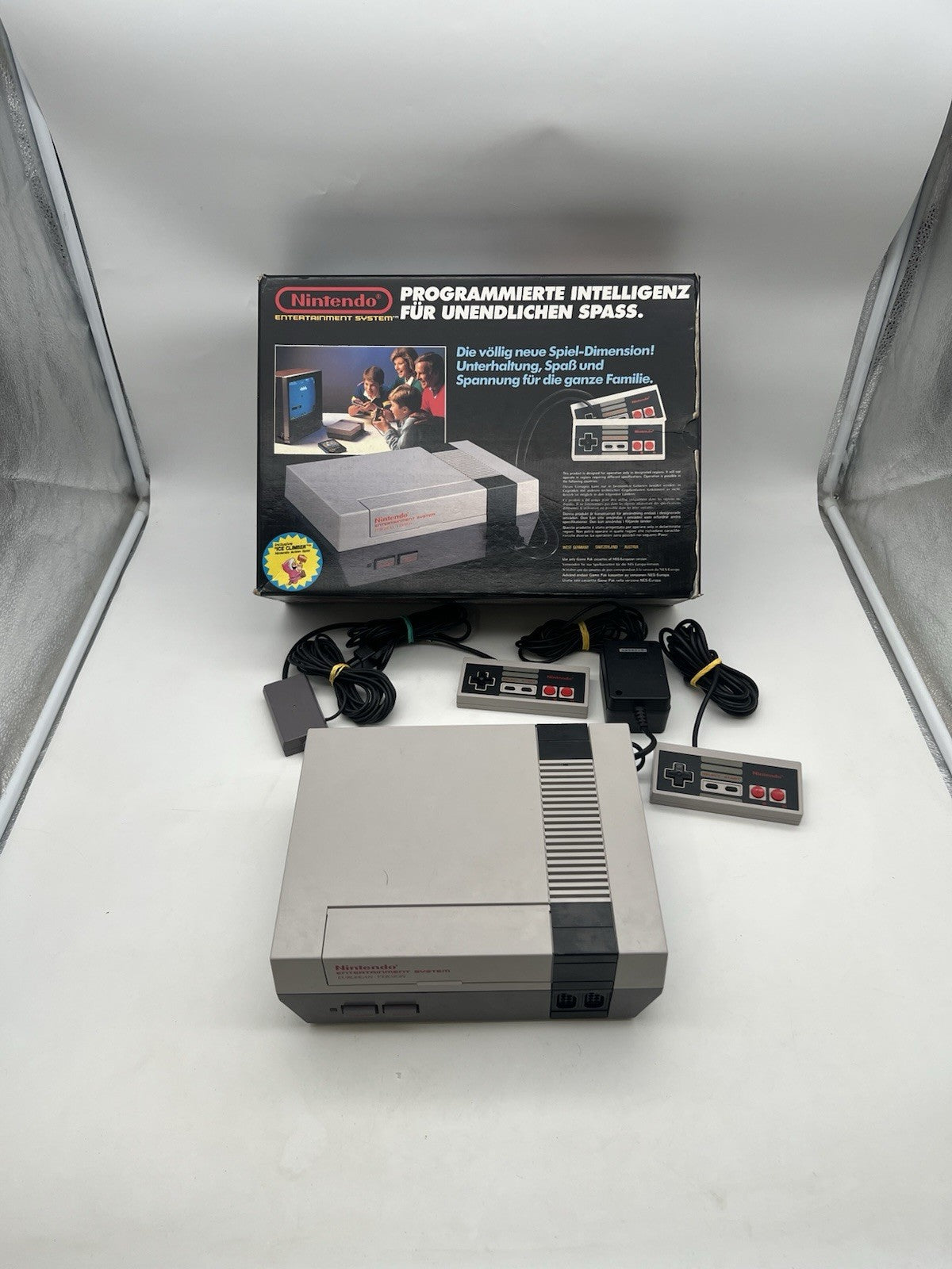 Nintendo NES Konsole - OVP - Alle Kabeln + 2 Controller - Original