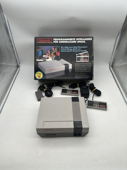 Nintendo NES Konsole - OVP - Alle Kabeln + 2 Controller - Original