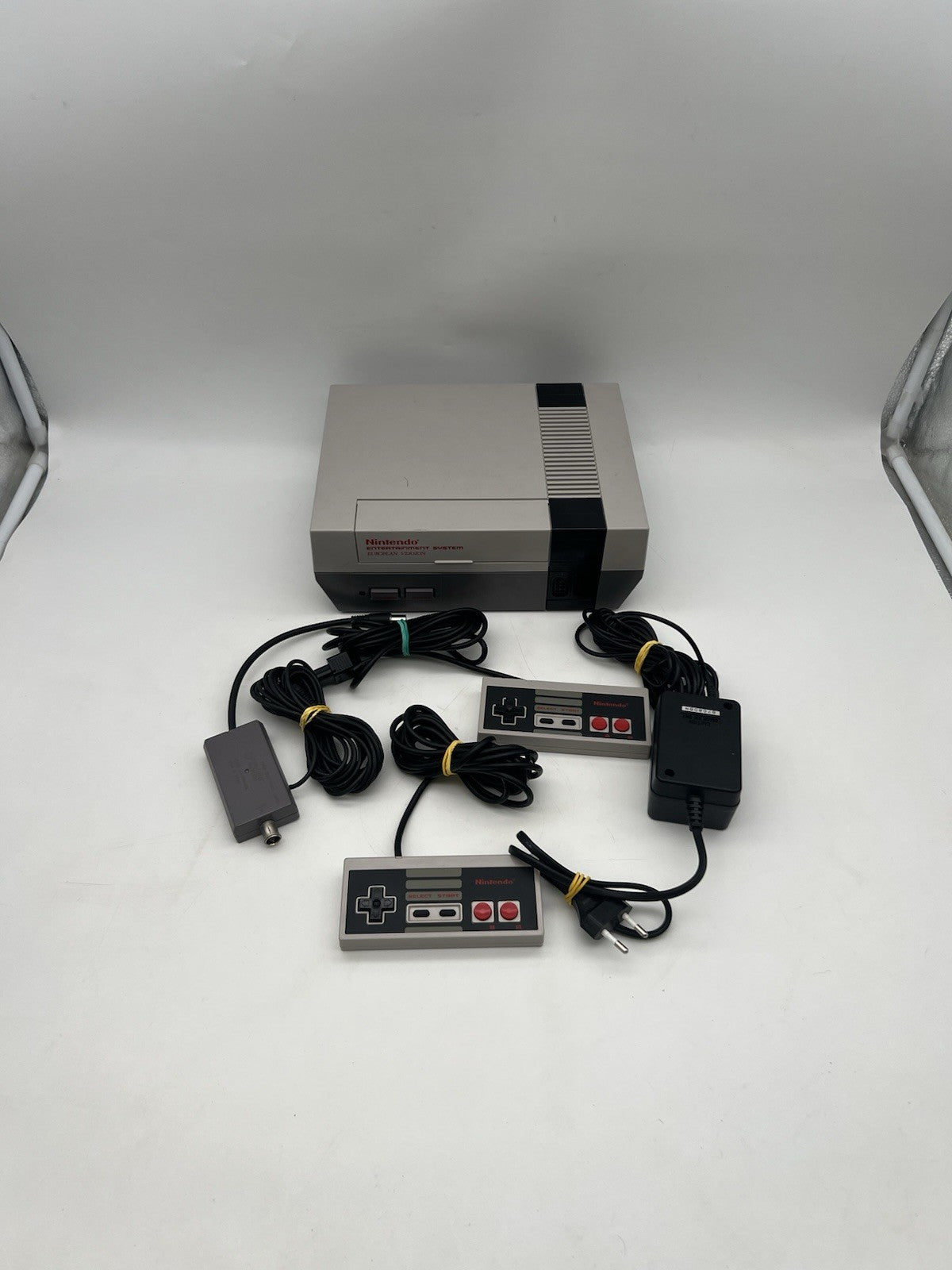 Nintendo NES Konsole - OVP - Alle Kabeln + 2 Controller - Original